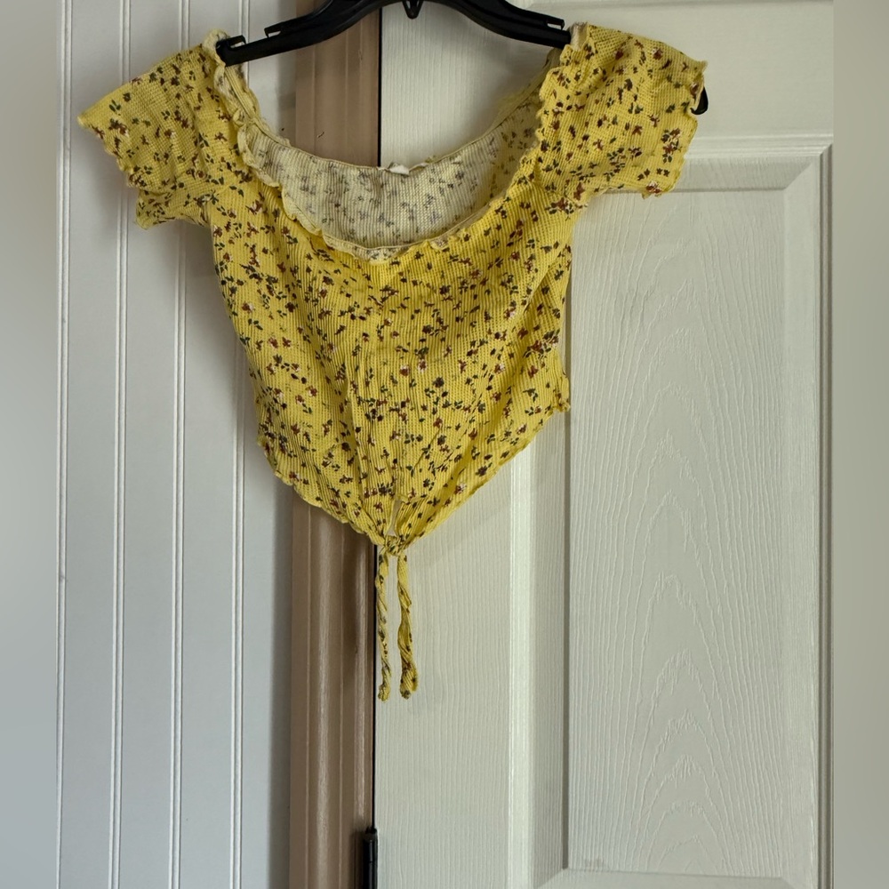 Heart & Hips Yellow Floral Crop Top